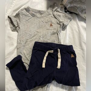 GAP baby gray onesie and Blue Joggers with Elastic Waistband baby bears